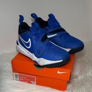 Nike Kids basketball sneakers • with box